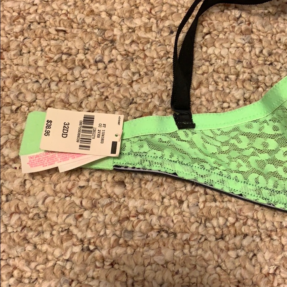 Bras - Picture 4 of 4